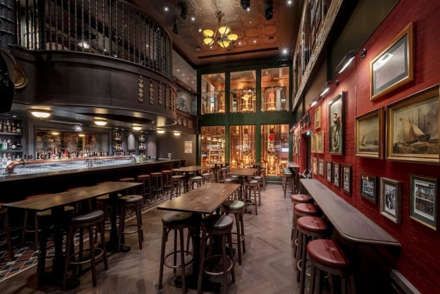 Bar Master of the Seas