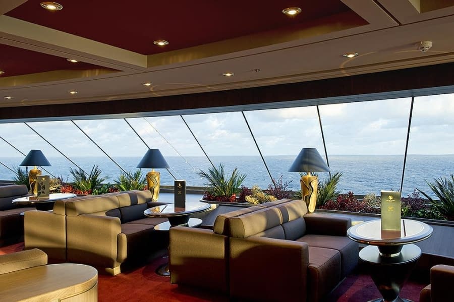 Yacht Club Top Sail Lounge